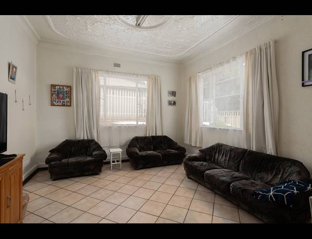 3 BEDROOM FREEHOLD FOR SALE IN REGENTS PARK